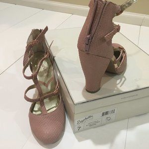 Anthropologie Seychelles Blush Leather 7 NWT